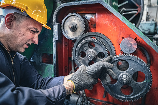 Injured worker with broken finger